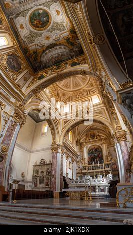 MATERA, ITALIE - 01 MAI 2022 - intérieur baroque pittoresque de la cathédrale de Matera, dans le sud de l'Italie Banque D'Images