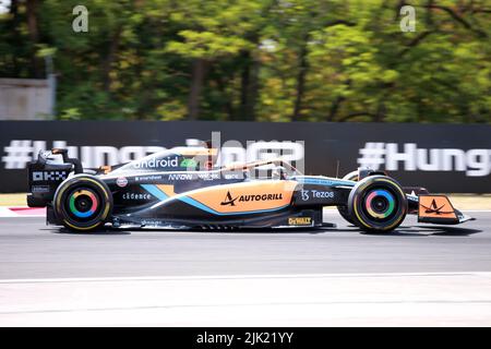 Budapest, Hongrie. 29th juillet 2022. Daniel Ricciardo de McLaren sur la piste pendant l'entraînement avant le Grand Prix de Hongrie F1 à Hungaroring sur 29 juillet 2022 Mogyorod, Hongrie. Credit: Marco Canoniero / Alamy Live News Banque D'Images