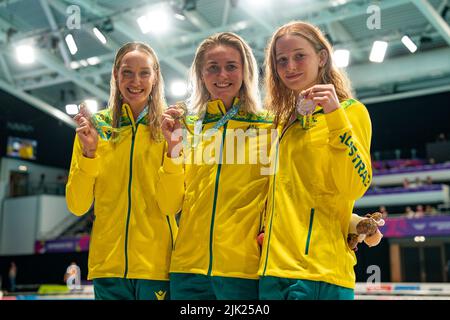 Smethwick, Royaume-Uni. 24th juillet 2022. Midison Wilon (AUS), Ariarne TITMUS (AUS) et Mollie O'CALLAGHAN après avoir terminé première, troisième et deuxième à la finale Freestyle 200m des femmes au Sandwell Aquatics Centre, Smethwick, Angleterre, le 29 juillet 2022. Photo de David Horn. Crédit : Prime Media Images/Alamy Live News Banque D'Images