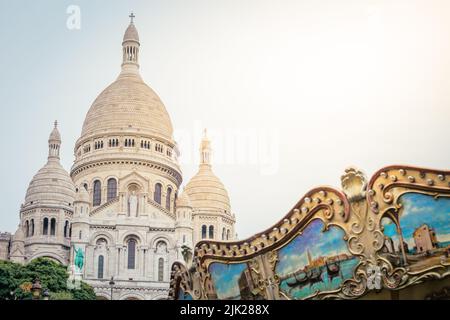 Basilique du Sacré-cœur au-dessus du carrousel de Montmartre, Paris, France Banque D'Images