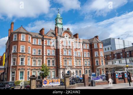 Londres, juillet 2022: LONDON- Hammersmith Hospital sur du Cane Road. Un grand hôpital d'enseignement dans le quartier de Hammersmith & Fulham Banque D'Images