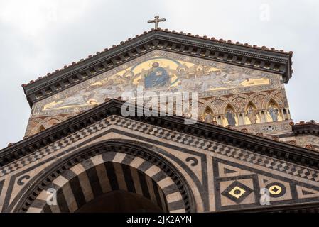 Portail de la cathédrale médiévale Saint Andrew à Amalfi, Italie Banque D'Images