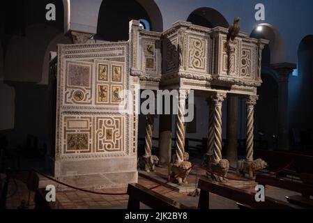 RAVELLO, ITALIE - AVRIL 31 2022 - Détails de la chaire de la cathédrale de Ravello, côte amalfitaine en Italie Banque D'Images