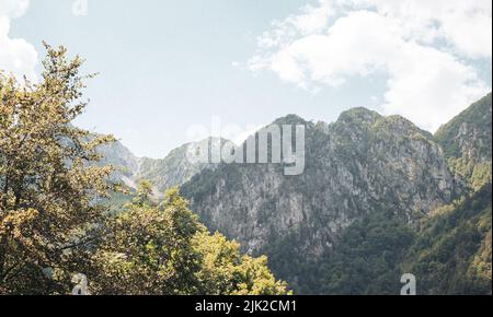 Une vue magnifique sur les paysages de montagne alpines idylliques Banque D'Images