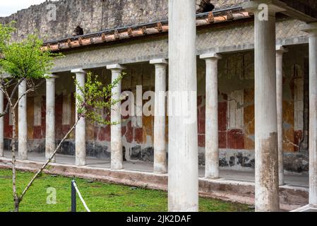 Belle façade de la célèbre Villa Oplontis près de Pompéi, dans le sud de l'Italie Banque D'Images