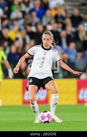 Milton Keynes, Royaume-Uni. 27th juillet 2022. Kathrin-Julia Hendrich (3 Allemagne) lors du match de football semi-final de l'UEFA Womens Euro 2022 entre l'Allemagne et la France au stade Milton Keynes-Angleterre. Kevin Hodgson/Our Game Magazine/SPP crédit: SPP Sport Press photo. /Alamy Live News Banque D'Images