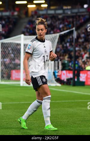 Milton Keynes, Royaume-Uni. 27th juillet 2022. Felicitas Rauch (17 Allemagne) lors du match de football semi-final de l'UEFA Womens Euro 2022 entre l'Allemagne et la France au stade Milton Keynes-Angleterre. Kevin Hodgson/Our Game Magazine/SPP crédit: SPP Sport Press photo. /Alamy Live News Banque D'Images