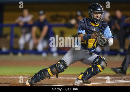 Biloxi, Mississippi, États-Unis. 27th juillet 2022. Montgomery biscuits Catcher Roberto Alvarez (15) pendant un jeu MiLB entre les Biloxi Shuckers et Montgomery biscuits au MGM Park à Biloxi, Mississippi. Bobby McDuffie/CSM/Alamy Live News Banque D'Images