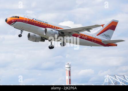 Un avion PSA American Airlines part de l'aéroport Trudeau de Montréal, Québec, Canada. Banque D'Images