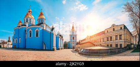 Kiev, Ukraine. Monastère Saint Michael Golden Domed. Vue panoramique Banque D'Images