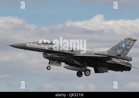 L'équipe de démonstration de la Force aérienne grecque Zeus arrive à RAF Fairford pour RIAT 2022. Banque D'Images