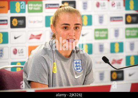 Georgia Stanway d'Angleterre lors d'une journée médiatique au Lensbury, Teddington. Georgia Stanway estime qu'il est temps de « cesser de parler de la taille du football féminin et de parler de sa taille » alors que l'Angleterre se prépare pour la finale Euro 2022 de dimanche contre l'Allemagne à Wembley. Date de la photo: Vendredi 29 juillet 2022. Banque D'Images