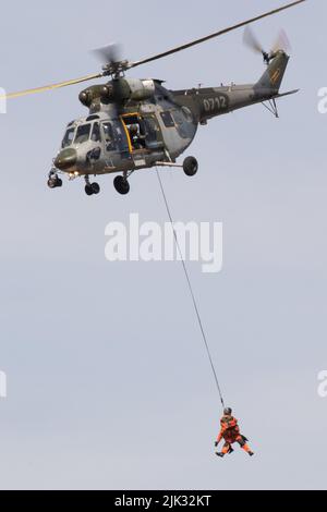 Armée de l'air tchèque PZL W-3 Sokol en exposition au Royal International Aircraft Tattoo 2022 Banque D'Images