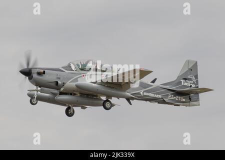 Super Tucano atterrissage à RAF Fairford. Banque D'Images