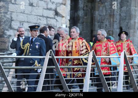 Netflix The Crown, acteurs arrivant au château de Caernarfon dans le nord du pays de Galles pour le tournage de la couronne Banque D'Images