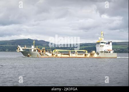 Navire transportant une plate-forme flottante de stockage en mer Banque D'Images