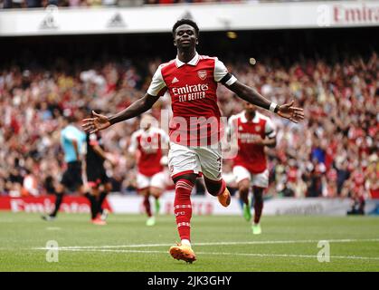 Bukayo Saka d'Arsenal célèbre le premier but du match de son côté depuis la zone de pénalité lors de la finale de la coupe Emirates au stade Emirates, Londres. Date de la photo: Samedi 30 juillet 2022. Banque D'Images