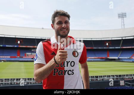 Rotterdam, pays-Bas . 30th juillet 2022. ROTTERDAM - Santiago Gimenez, la plus récente addition à Feyenoord, lors de sa présentation au Kuip. L'attaquant de 21 ans vient du club mexicain CD Cruz Azul et a signé un contrat à de Kuip jusqu'à la mi-2026. ANP BART STOUTJESDIJK crédit: ANP/Alay Live News Banque D'Images