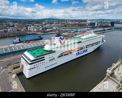 Leith, Écosse, Royaume-Uni. 30th juillet 2022. Vue sur le ferry estonien MS Victoria a amarré à un quai à Leith, Édimbourg. Le ferry a été acquis pour héberger temporairement les réfugiés ukrainiens arrivés en Écosse. Les premiers réfugiés ont déjà emménagé dans des cabines à bord. Iain Masterton/Alay Live News Banque D'Images