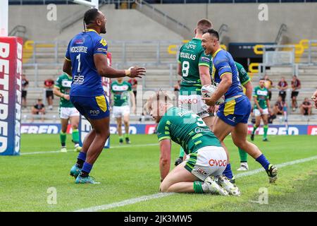 Leeds, Royaume-Uni. 30th juillet 2022. Londres fêtez leur essai lors du match de championnat d'été de Bash Betfred entre London Broncos et Sheffield Eagles au stade Headingley, Leeds, Royaume-Uni, le 30 juillet 2022. Photo de Simon Hall. Utilisation éditoriale uniquement, licence requise pour une utilisation commerciale. Aucune utilisation dans les Paris, les jeux ou les publications d'un seul club/ligue/joueur. Crédit : UK Sports pics Ltd/Alay Live News Banque D'Images