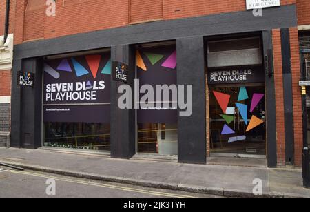 Vue extérieure du Seven Dials Playhouse, Londres, Royaume-Uni, 30 juillet 2022. Banque D'Images