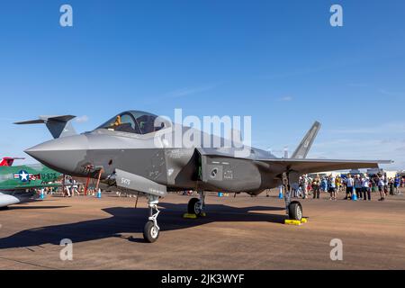 Lockheed Martin F-35A Lightning II de l'escadron de chasseurs 495th 'les Valkyries' exposé à la RIAT 2022 pour célébrer l'année 75th de l'USAF Banque D'Images