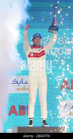 Jake Dennis fête son podium après avoir remporté le prix électronique SABIC de Londres 2022 au circuit Excel de Londres. Date de la photo: Samedi 30 juillet 2022. Banque D'Images