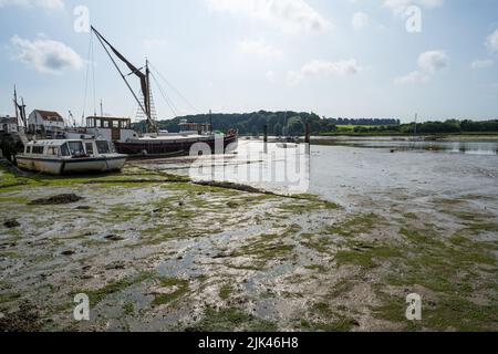 Woodbridge Quay et la rivière Deben à marée basse Banque D'Images