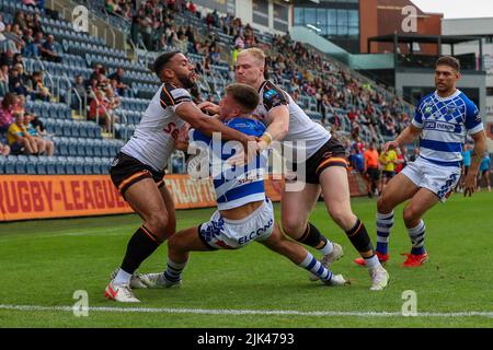 Leeds, Royaume-Uni. 30th juillet 2022. *** Essayez Halifax pendant le match du championnat d'été Bash Betfred entre Bradford Bulls et Halifax Panthers au stade Headingley, Leeds, Royaume-Uni, le 30 juillet 2022. Photo de Simon Hall. Utilisation éditoriale uniquement, licence requise pour une utilisation commerciale. Aucune utilisation dans les Paris, les jeux ou les publications d'un seul club/ligue/joueur. Crédit : UK Sports pics Ltd/Alay Live News Banque D'Images