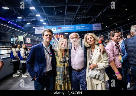 RICHARDS David, président de ProDrive & Motorsport UK, portrait et son fils grille de départ de départ de la grille de départ lors de l'ePrix de Londres 2022, réunion 9th du Championnat du monde de Formule E de la FIA ABB 2021-22, sur l'Excel Londres de 30 juillet à 31, à Londres, Royaume-Uni - photo Germain Hazard / DPPI Banque D'Images