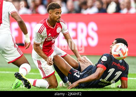 AMSTERDAM - (lr) Devyne Rensch d'Ajax, Cody Gakpo ou PSV Eindhoven lors du match à l'échelle de Johan Cruyff entre Ajax Amsterdam et PSV Eindhoven à la Johan Cruijff Arena sur 30 juillet 2022 à Amsterdam, pays-Bas. ANP OLAF KRAAK Banque D'Images