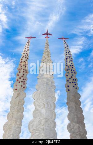 Vue sur Memorial to Flt. Le lieutenant John Egging dont Red Arrow Hawk s'est écrasé en août 2011 à Bournemouth lors d'un spectacle aérien Dorset, en Angleterre. Banque D'Images