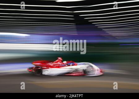 99 GIOVINAZZI Antonio (ita), Dragon / Penske Autosport, Penske EV-5, action lors du ePrix de Londres 2022, 9th rencontre du Championnat du monde de Formule E de la FIA ABB 2021-22, sur Excel Londres de 30 juillet à 31, à Londres, Royaume-Uni - photo: Eric Alonso/DPPI/LiveMedia Banque D'Images