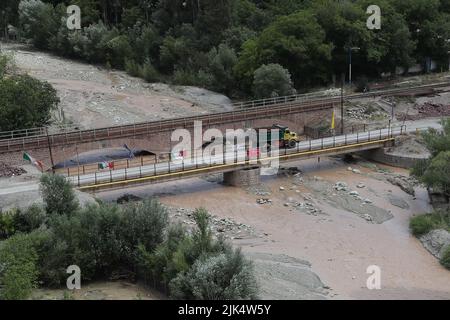 Firuzkuh, Téhéran, Iran. 30th juillet 2022. Une photo mise à disposition par le Bureau présidentiel iranien montre une vue générale de Firuzkuh après les inondations, Iran, 30 juillet 2022. Selon le Croissant-Rouge iranien, citant des responsables locaux, au moins 56 personnes ont perdu la vie et 18 sont portées disparues lors des récentes inondations dans la plupart des villes iraniennes. (Credit image: © Présidence iranienne via ZUMA Press Wire) Credit: ZUMA Press, Inc./Alamy Live News Banque D'Images