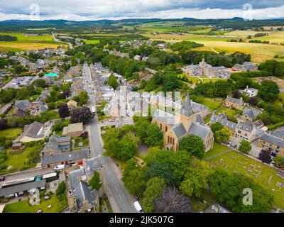 Vue aérienne du centre-ville de Dornoch et de la cathédrale de Dornoch à Sutherland, Écosse, Royaume-Uni Banque D'Images