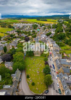 Vue aérienne du centre-ville de Dornoch et de la cathédrale de Dornoch à Sutherland, Écosse, Royaume-Uni Banque D'Images