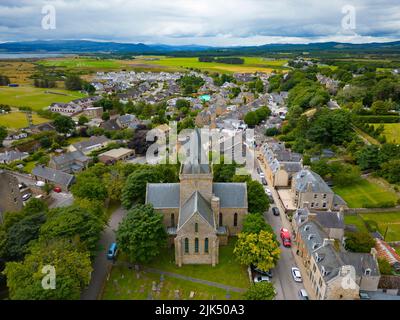 Vue aérienne du centre-ville de Dornoch et de la cathédrale de Dornoch à Sutherland, Écosse, Royaume-Uni Banque D'Images