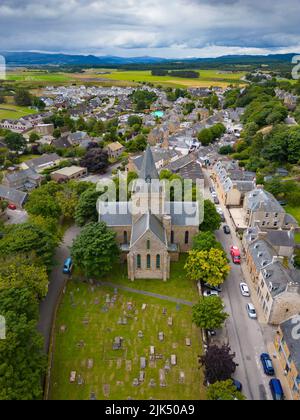 Vue aérienne du centre-ville de Dornoch et de la cathédrale de Dornoch à Sutherland, Écosse, Royaume-Uni Banque D'Images