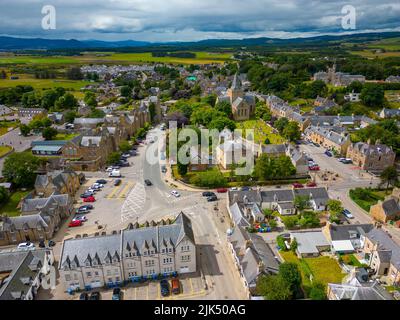 Vue aérienne du centre de la ville de Dornoch à Sutherland, Écosse, Royaume-Uni Banque D'Images