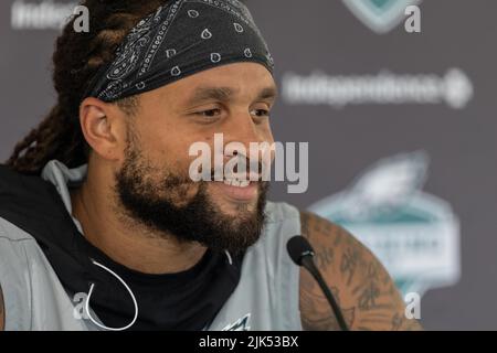 Philadelphie, PA, États-Unis. 30th juillet 2022. Philadelphia Eagles Corner back AVONTE MADDOX répond aux questions après les activités du camp d'entraînement le samedi, 30 juillet 2022, au complexe NovaCare de Philadelphie, PA. (Image de crédit : © Saquan Stimpson/ZUMA Press Wire) Banque D'Images