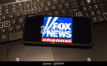 fox news Channel logo sur le téléphone mobile , arrière-plan est un clavier , Sydney Australie 30 juillet 2022 Banque D'Images