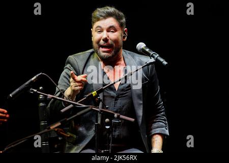 Teatro Real, Madrid, Espagne. 30th juillet 2022. Festival de musique universelle 2022, hommage à Paco de Lucia, Infinito. Miguel Poveda chanteur. Crédit: EnriquePSans/Alay Live News Banque D'Images