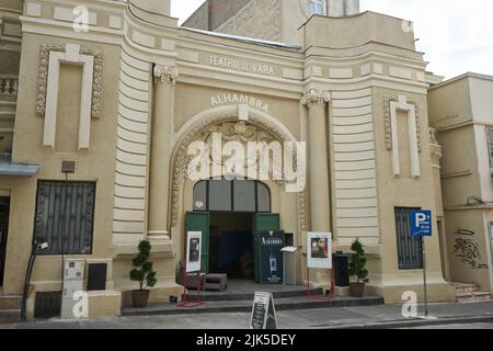 Bucarest, Roumanie - 29 juillet 2022 : jardin de l'Alhambra, ancien théâtre d'été de l'Alhambra, plus tard Capitole, construit en 1916 selon les plans de l'archite Banque D'Images