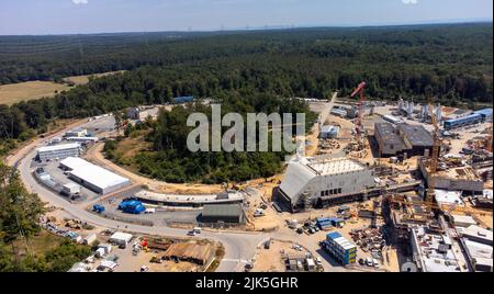 Darmstadt, Allemagne. 20th juillet 2022. Le chantier de construction du centre d'accélérateur 'Fair' est situé aux portes de la ville des sciences. Le GSI Helmholtz Centre for Heavy Ion Research exploite des installations d'accélérateurs de particules. Actuellement, le centre international des accélérateurs 'Fair' est en cours de construction à Darmstadt. À l'installation, la matière peut être étudiée dans des conditions extrêmes. Credit: Andreas Arnold/dpa/Alay Live News Banque D'Images
