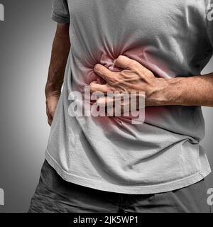 Douleur à l'estomac ou douleur à l'estomac douloureuse comme une maladie abdominale comme la maladie de Crohn ou l'IBS et les ulcères représentant l'inflammation intestinale ballonnant Banque D'Images