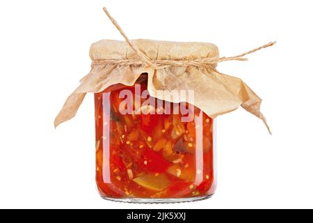 Aubergine en conserve dans un pot isolé, isolée sur fond blanc. Сanned nourriture. Profondeur de champ complète. Le fichier contient un chemin d'écrêtage. Banque D'Images