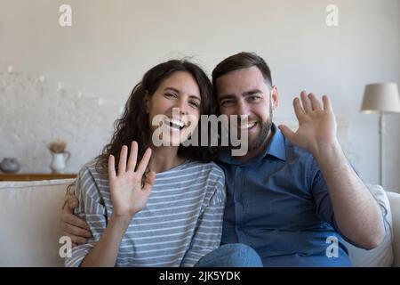 Joyeux couple marié appel vidéo portrait Banque D'Images