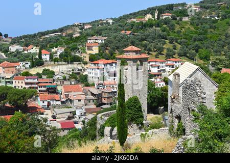 Tour de l'horloge dans la forteresse historique dans la ville de Stari Bar près de la nouvelle ville de Bar. Monténégro, Europe Banque D'Images