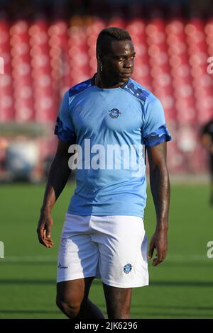 SALERNO, ITALIE - JUILLET 30 : Mario Balotelli d'Adana Demirspire pendant le Trophée Angelo Iervolino avec Adana Demirspire, Reggina 1914 et US Salernitana à Banque D'Images