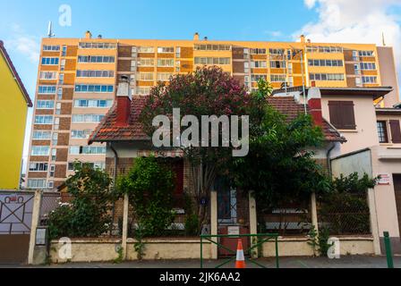 Malakoff, FRANCE, banlieue parisienne, Architecture moderne, logement, Appartements publics, bâtiment HLM, contraste Banque D'Images